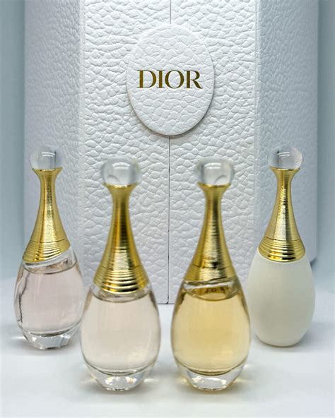 A comprehensive Dior J’adore perfume review .